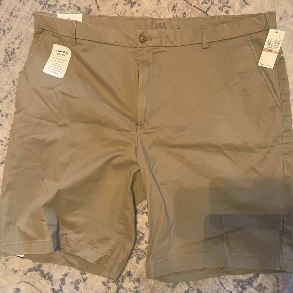 Men’s 42 IZOD khaki shorts